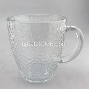 Изчистена стъклена чаша с шаблон на чук с дръжка